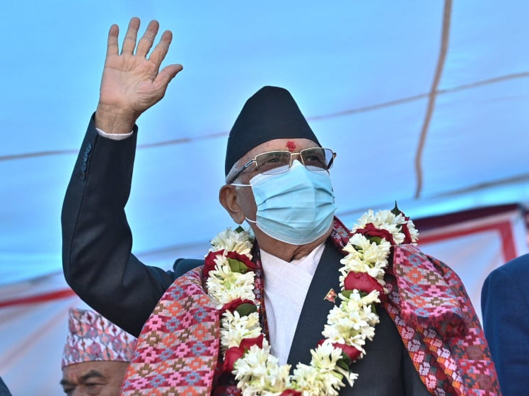 एकैदिन ६ चुनावी सभा भ्याएका ओली एमालेका एक्लो प्रचारक, उत्तराधिकारी स्थापित गर्न नचाहेकै हुन् ?